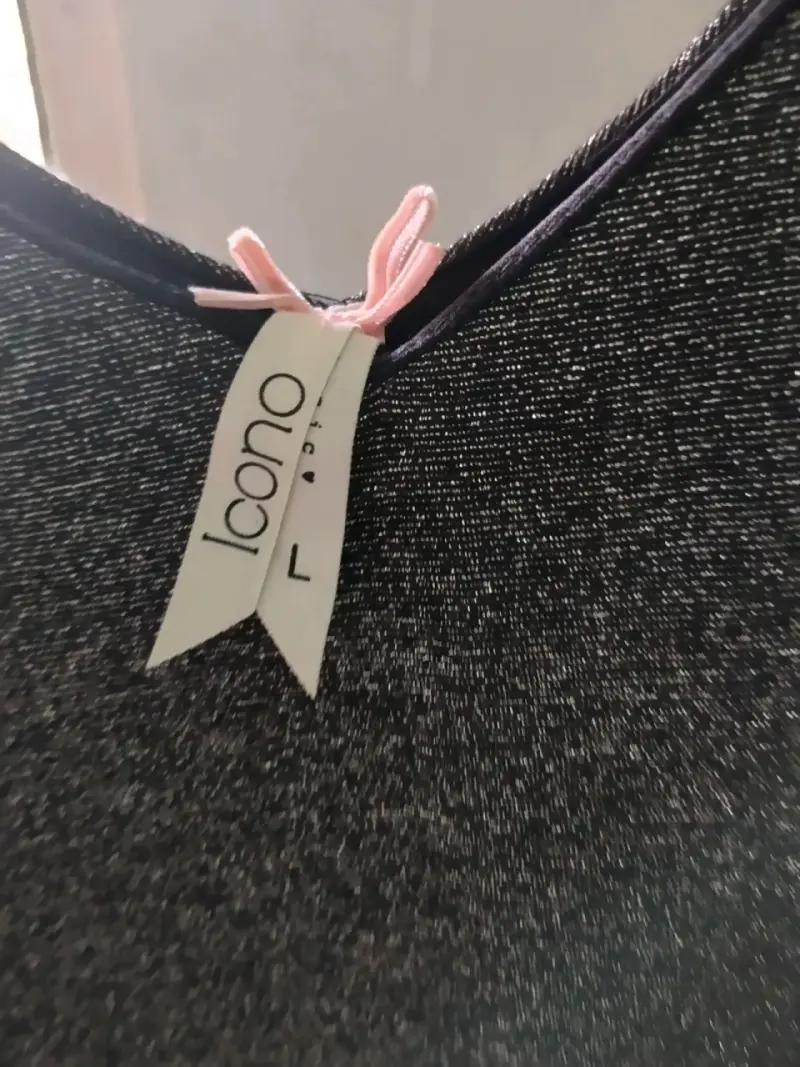 Polera sin mangas negra con brillo para mujer - 2