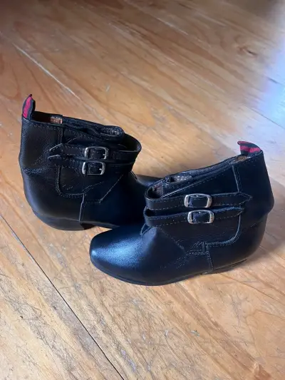 Zapatos de cueca de cuero negros y blancos con heb - miniatura 5