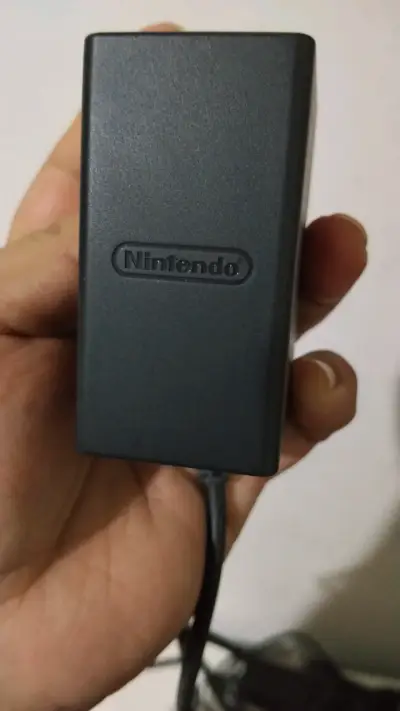 Consola Nintendo Switch con cargador y dock - miniatura 1