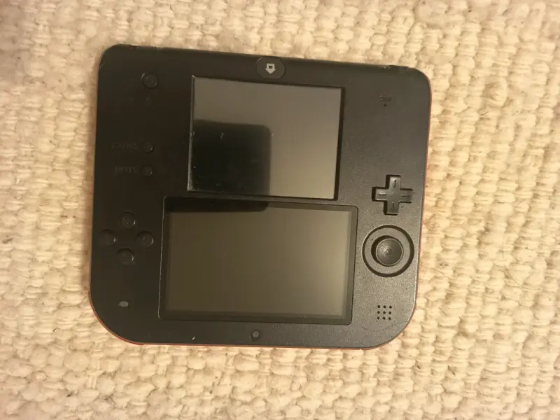 Consola portátil Nintendo 2DS con accesorios - 2