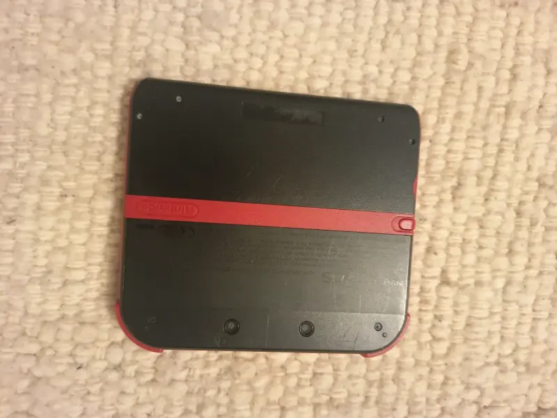 Consola portátil Nintendo 2DS con accesorios - 3