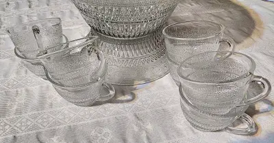 Set de ponchera y tazas de vidrio tallado - miniatura 1