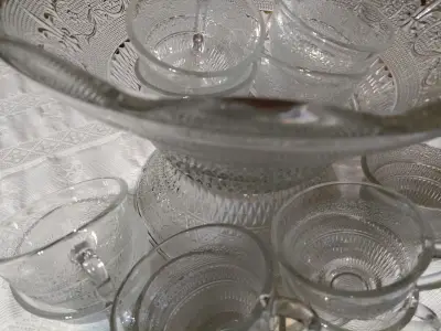 Set de ponchera y tazas de vidrio tallado - miniatura 4