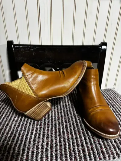 Botines de cuero marrón con tacón bajo - miniatura 1