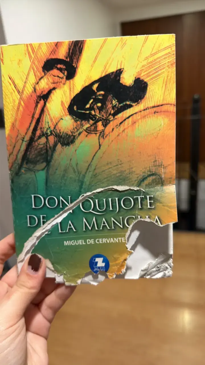 Libro Don Quijote de la Mancha con daño - 1