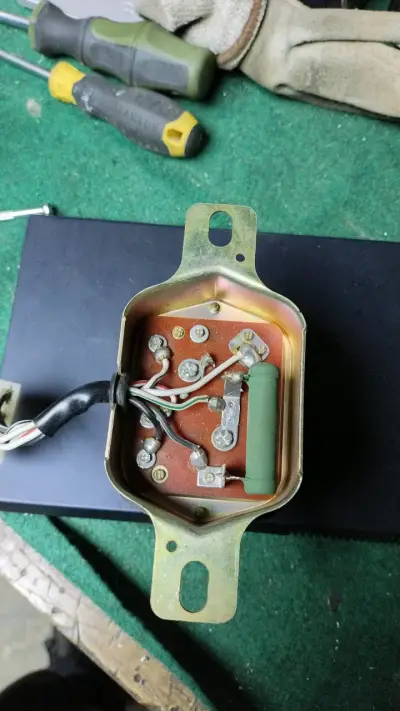 Regulador de voltaje New Era AVR-579 12V - miniatura 3