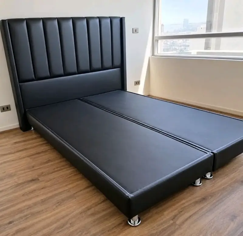 Cama tapizada con cabecera moderna - 1