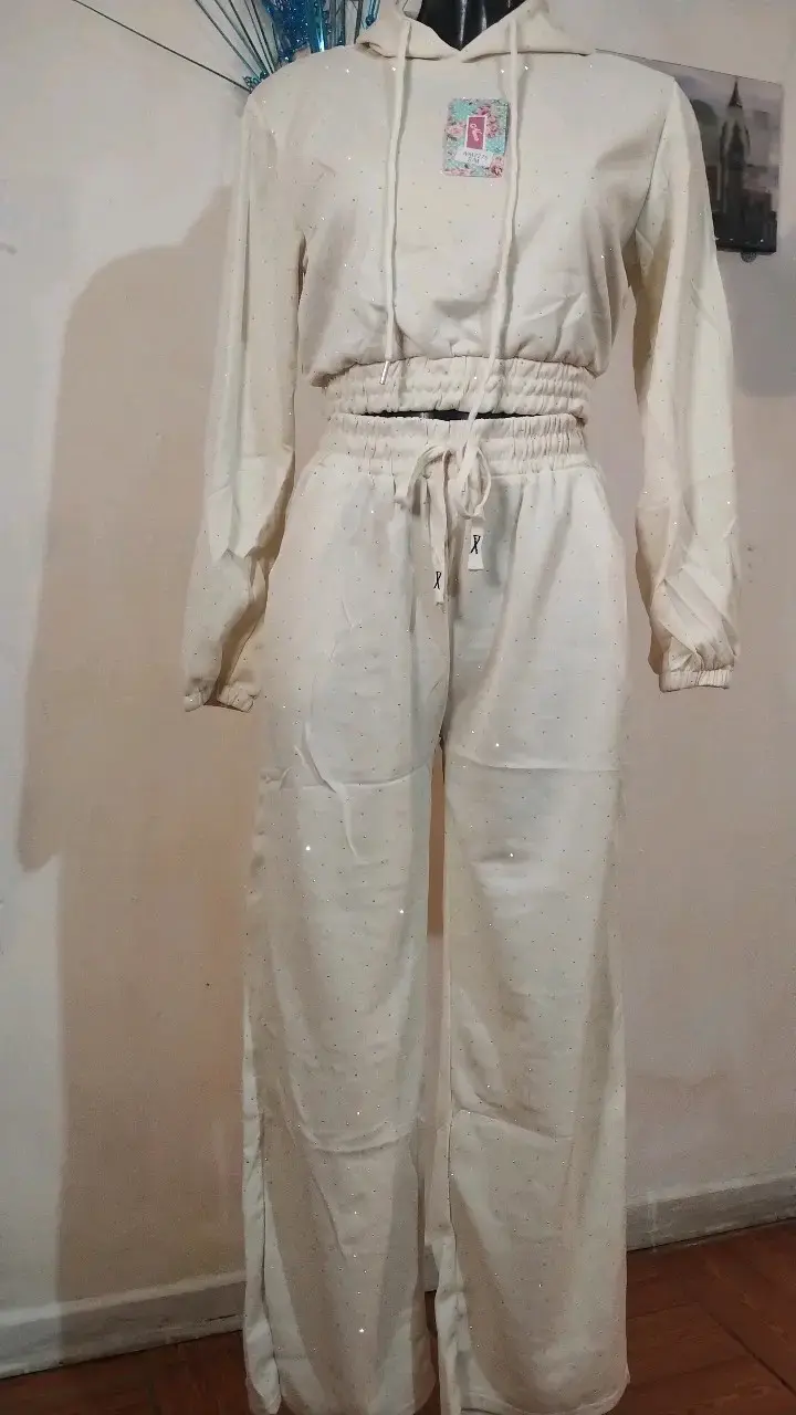 Pantalones negros con brillo y bolsillos conjuntos - 2