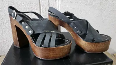 Sandalias de tacón alto negras con plataforma - miniatura 1
