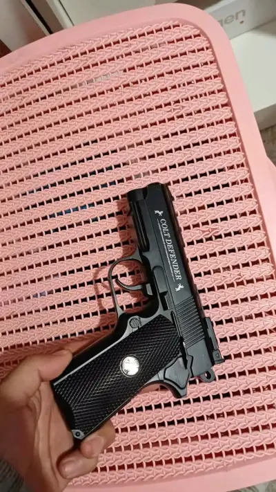 Pistola de aire Colt Defender negra - miniatura 1