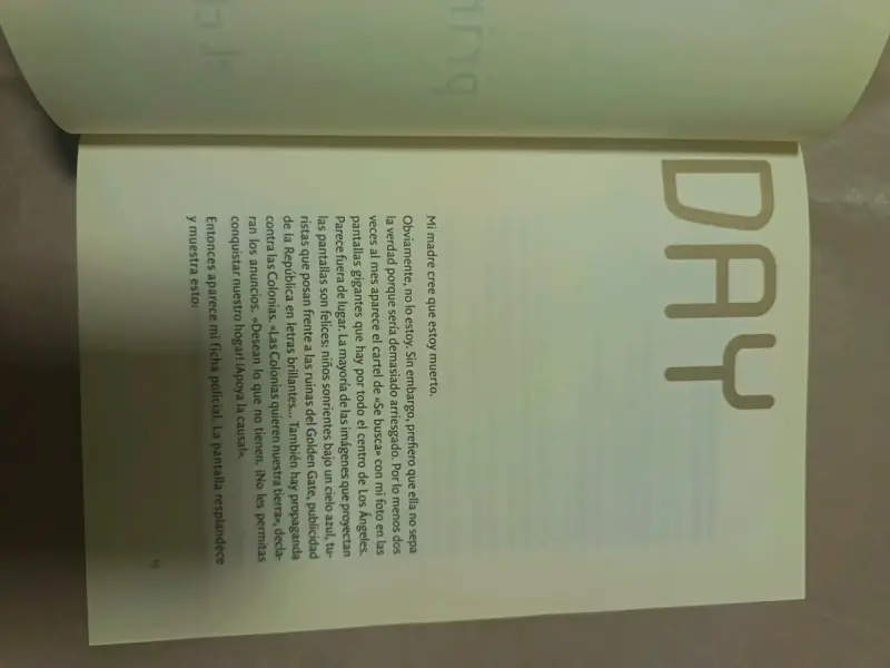 Libro Legend de Marie Lu en buen estado - 5