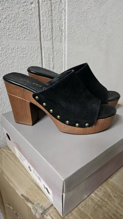 Zuecos de tacón alto negros con plataforma de madera - miniatura 2