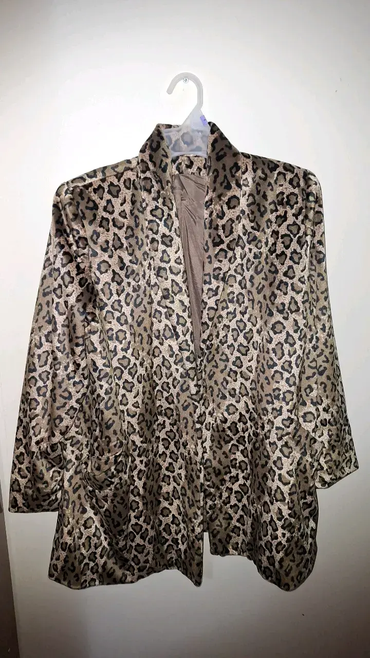 Blazer de Leopardo pra Mujer en BuenEstado Vintage - 1