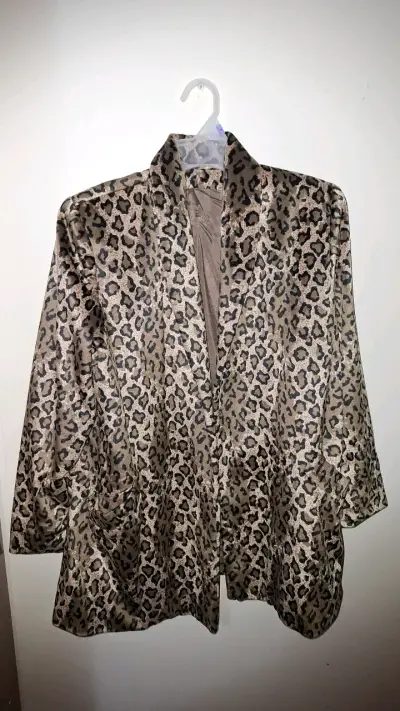 Blazer de Leopardo pra Mujer en BuenEstado Vintage - miniatura 1
