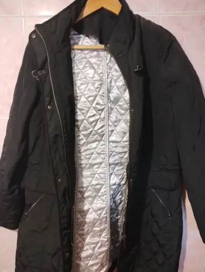 Chaqueta negra acolchado para mujer - miniatura 2