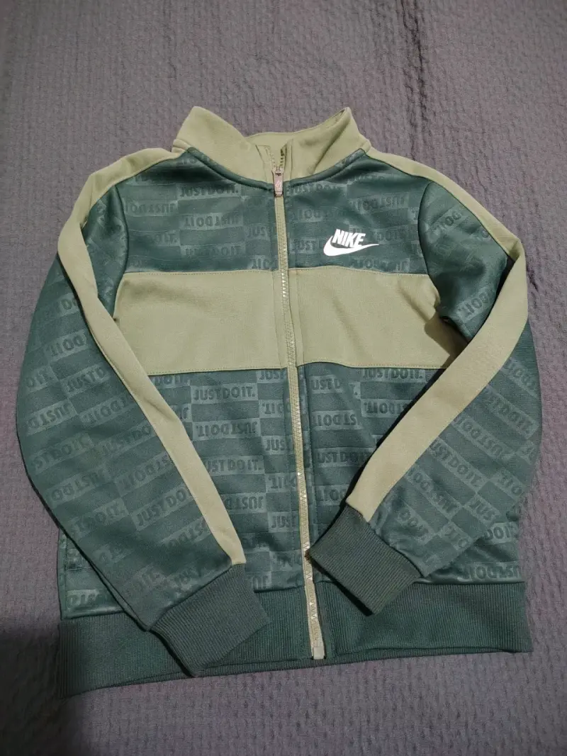 Conjunto deportivo verde Nike para niños - 2