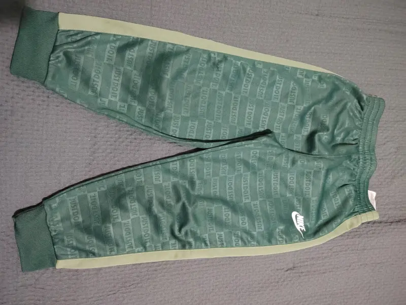 Conjunto deportivo verde Nike para niños - 3