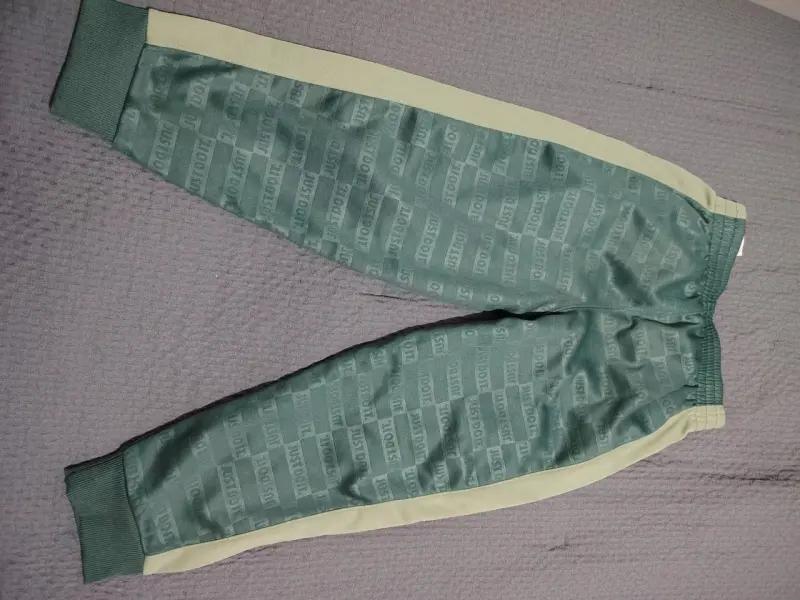 Conjunto deportivo verde Nike para niños - 5