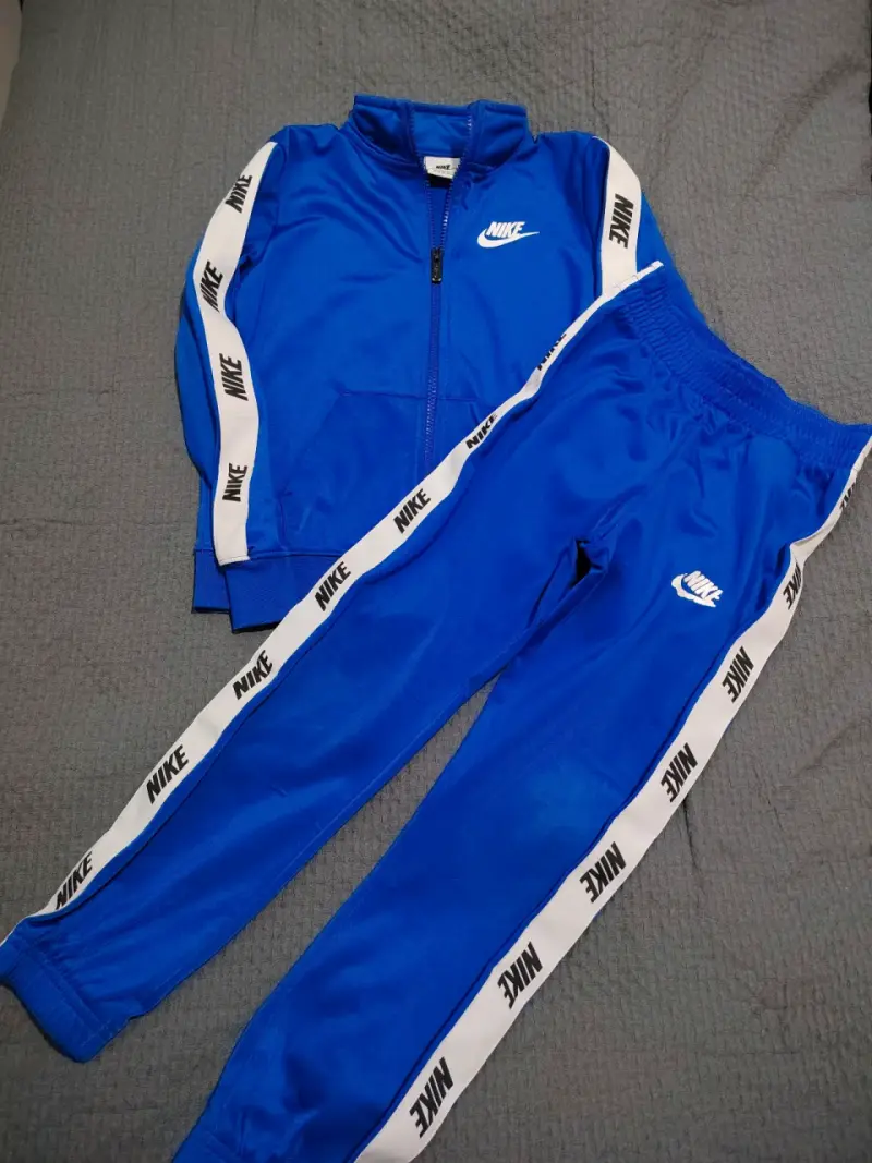 Conjunto deportivo azul Nike para niños - 1