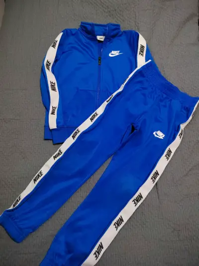 Conjunto deportivo azul Nike para niños - miniatura 1
