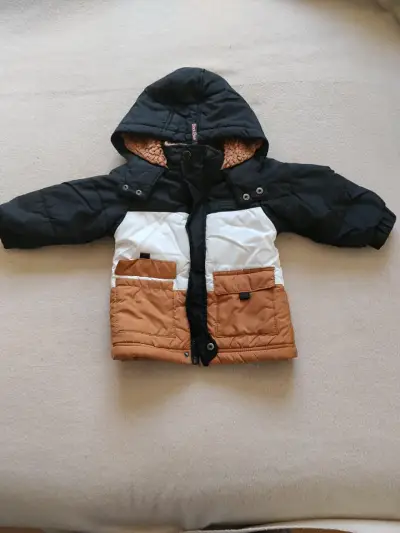 Chaqueta de invierno para niño con capucha - miniatura 1