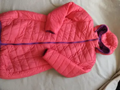 Abrigo reversible para niña negro y rosado - miniatura 2