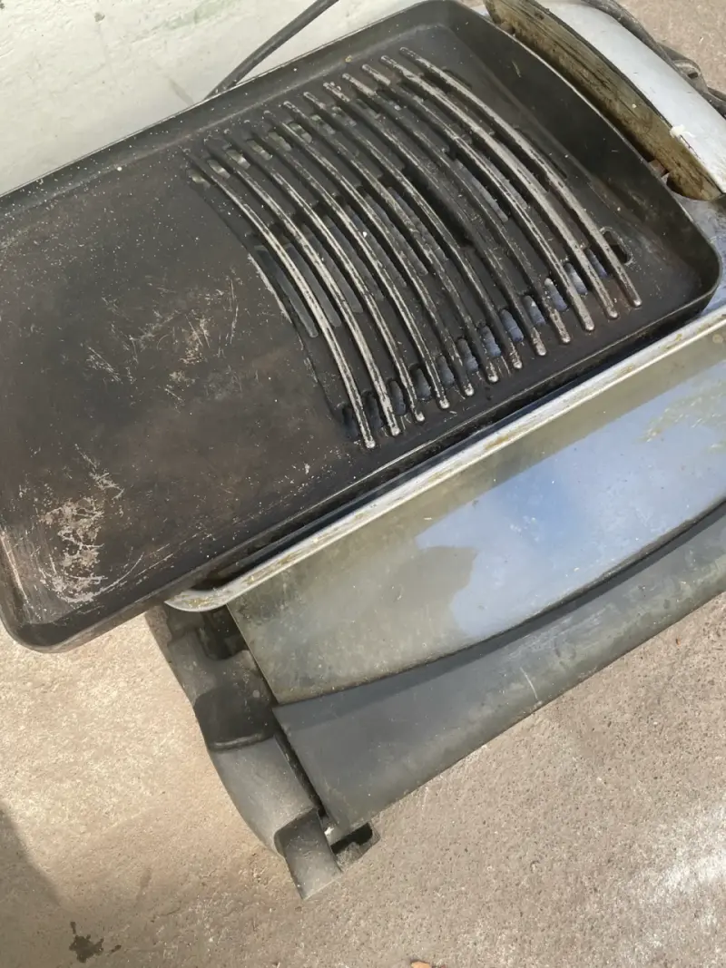 Parrilla eléctrica con plancha y rejilla - 2