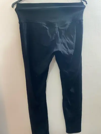 Leggings negros de yoga Dharma Yoga - miniatura 2