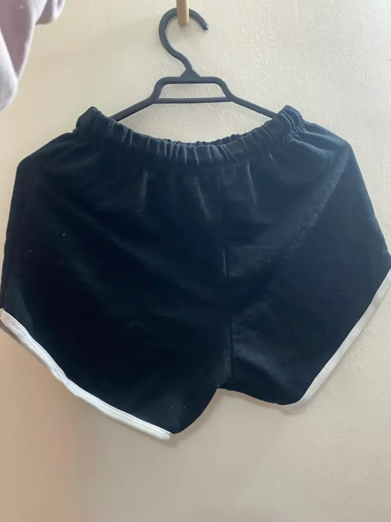 Shorts deportivos negros para mujer - 1
