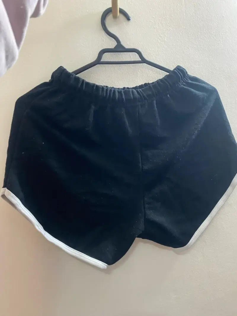 Shorts deportivos negros para mujer - 2