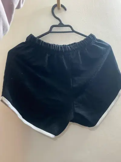 Shorts deportivos negros para mujer - miniatura 2