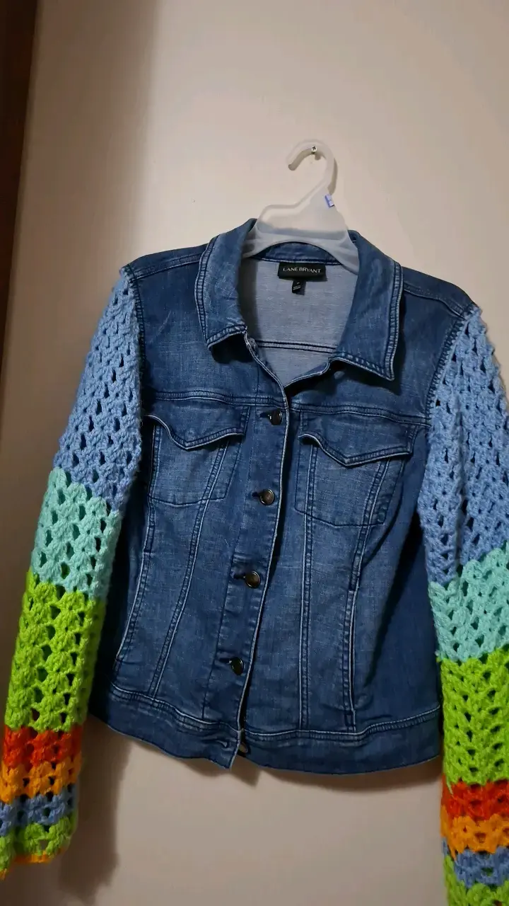Chaqueta de mezclilla con mangas tejidas Lane Bryant - 4