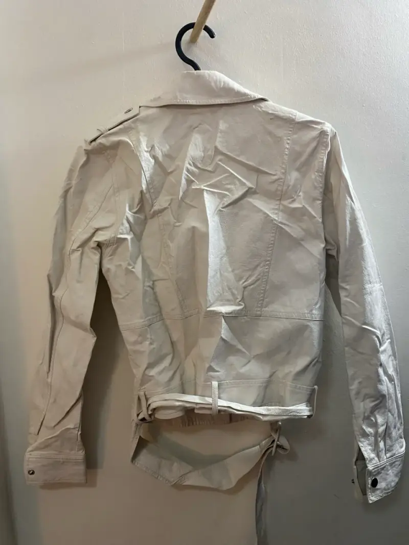 Chaqueta beige Forever 21 con cinturón - 3