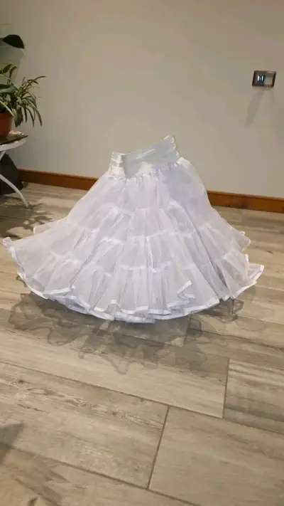 Vestido de baile folclórico con estampado floral - miniatura 4