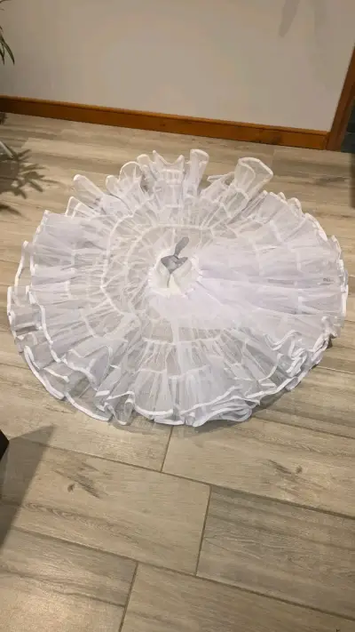 Vestido de baile folclórico con estampado floral - miniatura 5