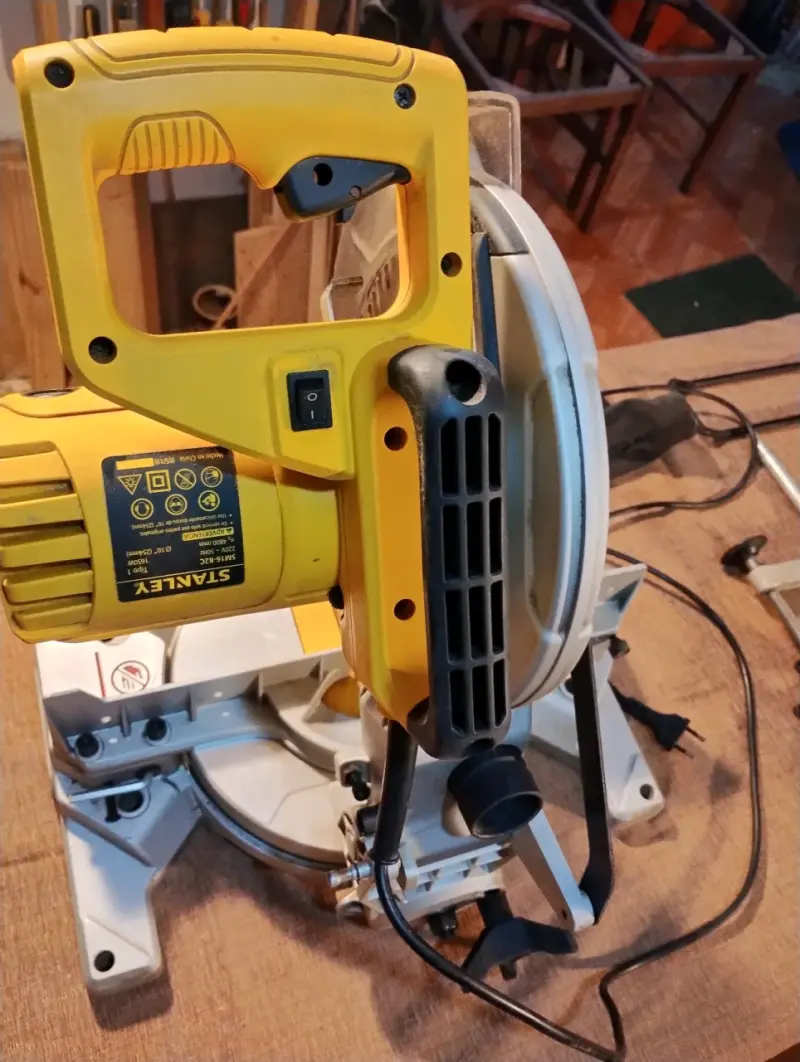Sierra Ingleteadora Stanley con Base Ajustable - 6