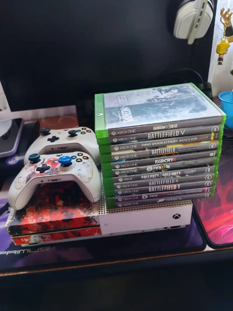 Consola Xbox One con juegos y 2 controles