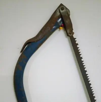 Sierra manual antigua / tronzadora - miniatura 1