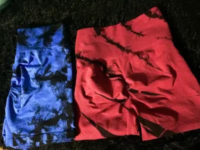 Shorts deportivos tie-dye azul y rojo - miniatura 1