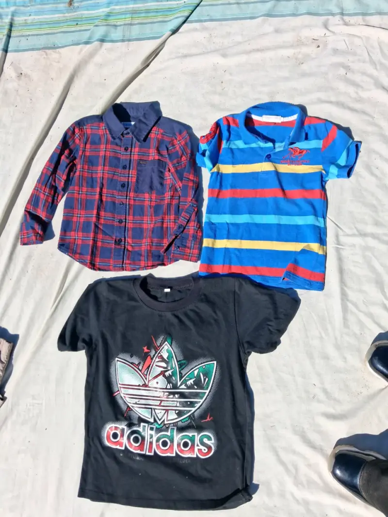 Ropa de niño variada con chaqueta azul - 2