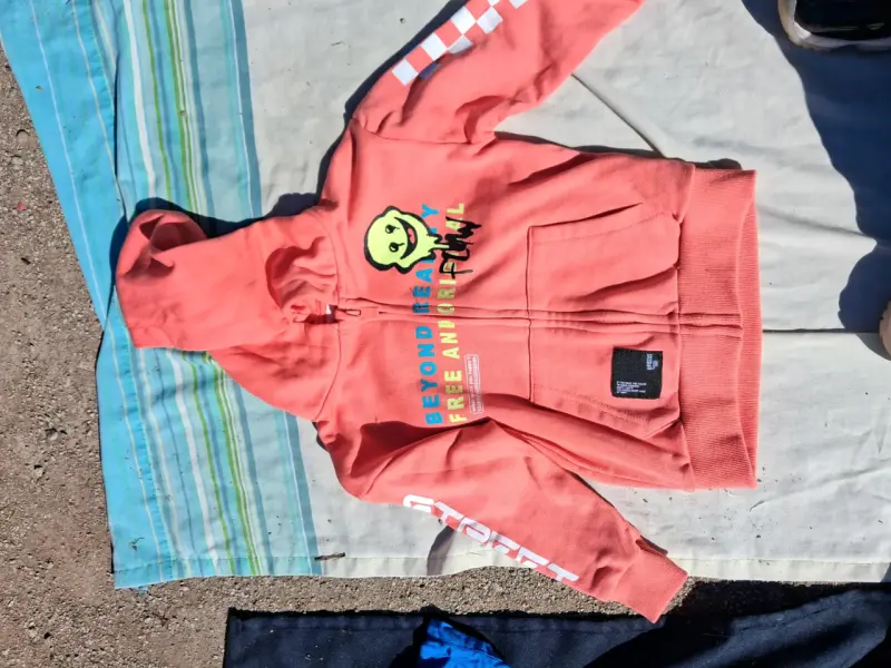 Ropa de niño variada con chaqueta azul - 5