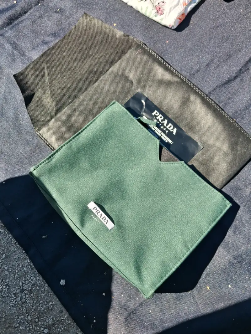 Bolso de mano Prada verde elegante