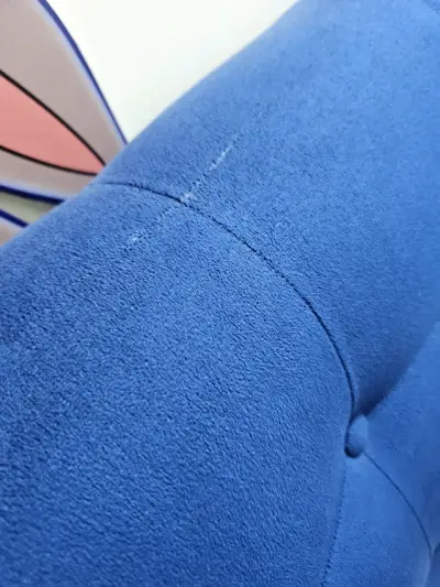 Cabecera de cama azul acolchada en buen estado - miniatura 3