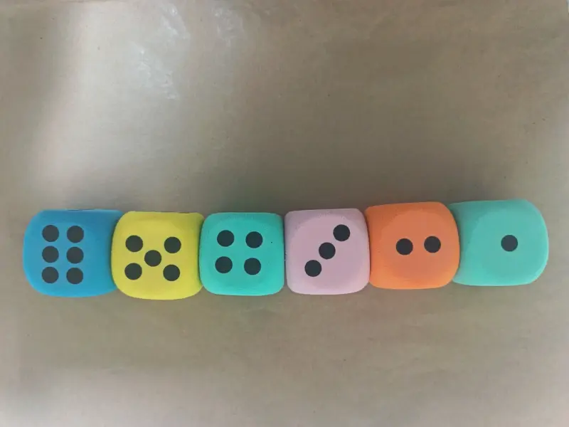 Dados de espuma multicolor para juegos - 2