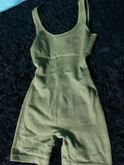Enterito corto verde oliva para mujer - miniatura 2