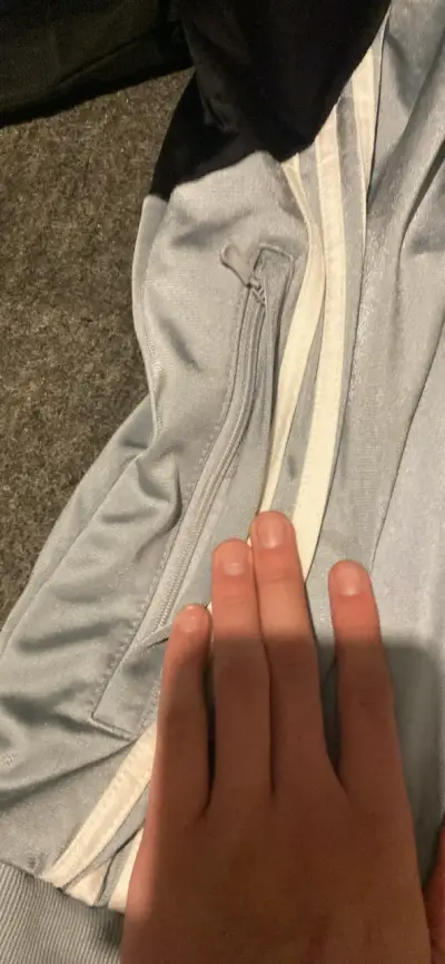 Chaqueta deportiva Adidas gris y negra - miniatura 4