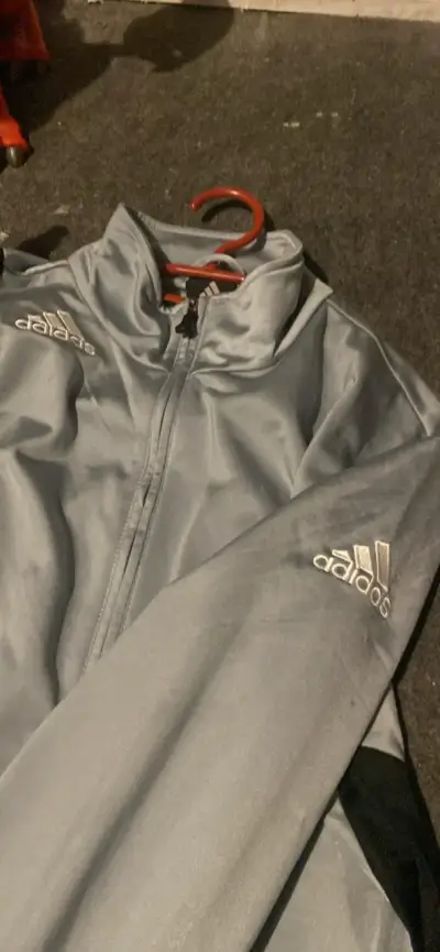 Chaqueta deportiva Adidas gris y negra - miniatura 6