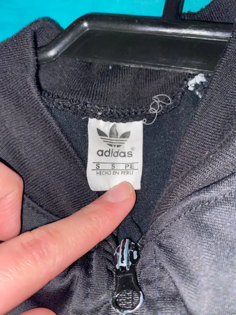Chaqueta deportiva negra Adidas con logo - 2