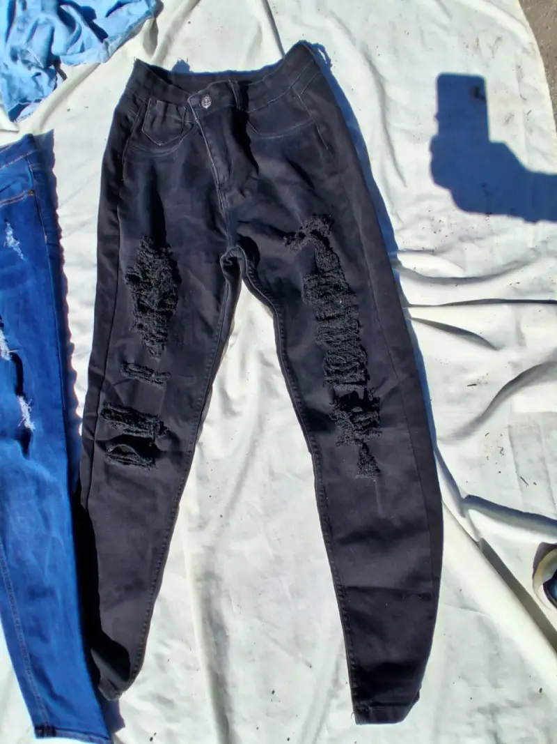 Lote de jeans para hombre y mujer en azul y negro - 3