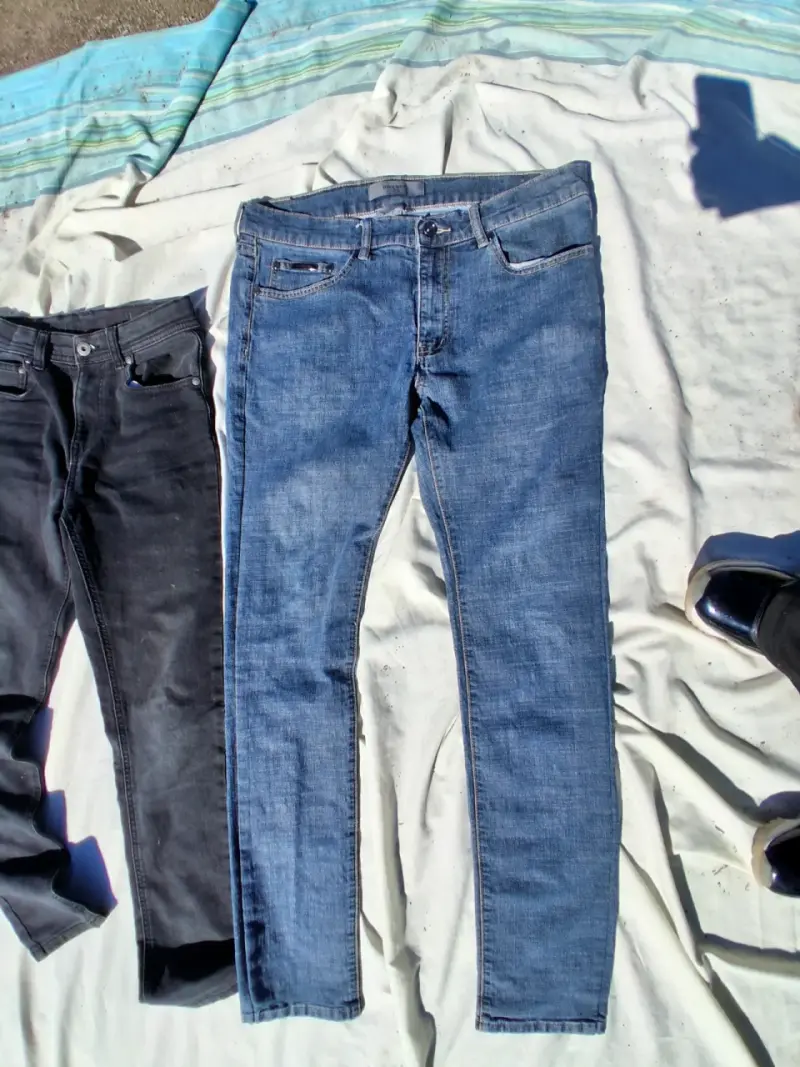 Lote de jeans para hombre y mujer en azul y negro - 4